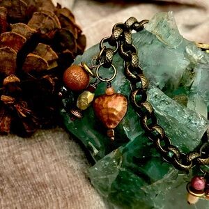 Fluorescent soldered focal bracelet